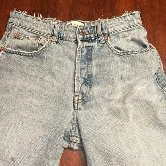 Zara High Waist Jeans size 8 with distressing light wash - Picture 5 of 12